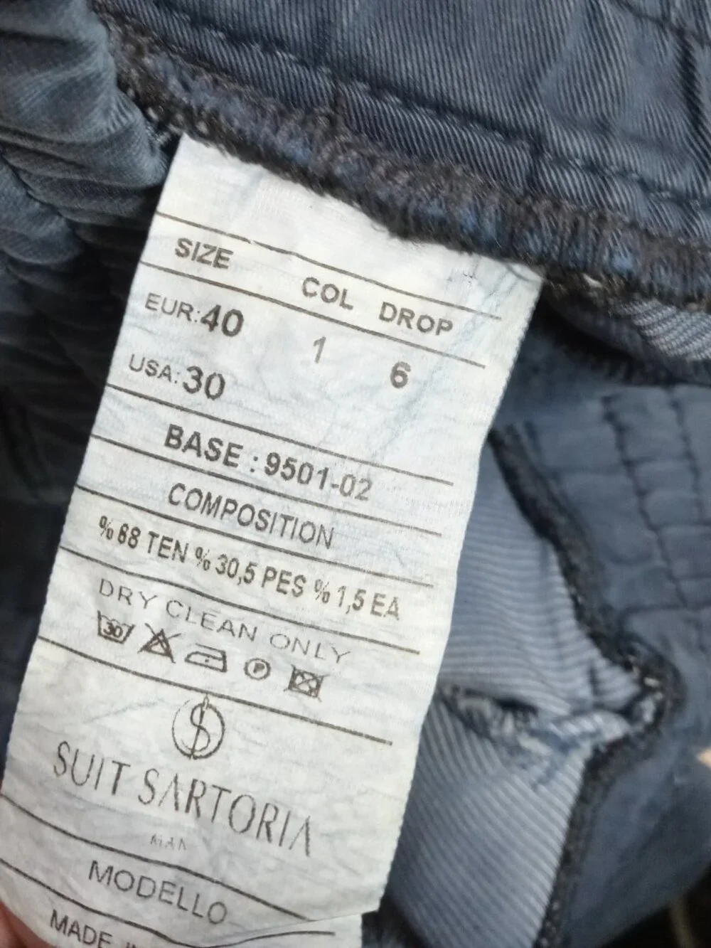 Suit Sartoria tag size